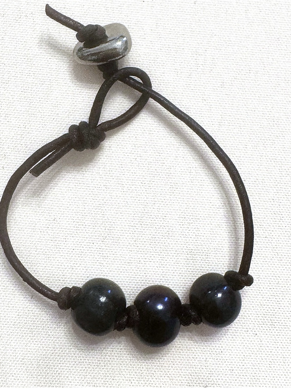 Adjustable Black Pearl Bracelet with Leather Cord